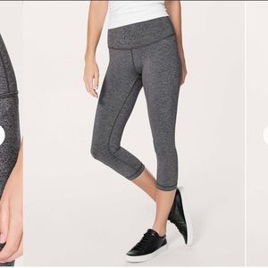 Lululemon Wunder Under Crop (Hi-Rise) *Luxtreme 21"
Heathered Black 6